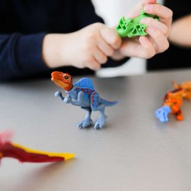 Dinotrone	-	Dinoszauruszok játékkészlet