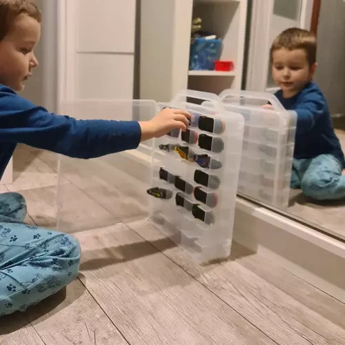 Kisautó tároló doboz, tartódoboz apró játékoknak
