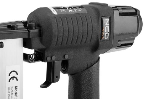 NEO TOOLS Pneumatikus tűző- és szegbelövőgép, "90" tip. kapcsok 10-40mm, szegek 10-50mm, kiegészítőkkel 2 év garanciával 14-570
