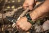 NEO TOOLS Túlélő karkötő 5 az 1-ben: 3.5m paracord(250kg-ig), kovakő, iránytű, kés, síp, zöld, szélessége 26mm 63-140