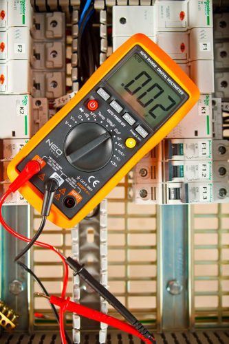 NEO TOOLS MULTIMÉTER Digitális, AC V, DC V, AC A, DC A, Tranziszt., Ellenáll., Hőmér., Dióda, Folyt., Kapac. 94-001