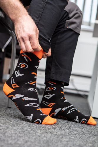 NEO TOOLS Munkazokni, 80% pamut, szerszám mintás 43-46, narancs/fekete GD018
