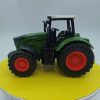 1/24 méretarányú Nagy Farm Traktor