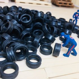   1/12 méretarányú RC autó- és repülőgép-kiegészítő gumiabroncsok