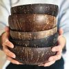 Kézzel készített kókuszdió héjból készült salátástál szett fa kanalállal