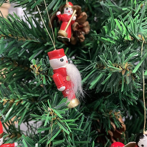 30 db-os Karácsonyi Fa Díszgömb Készlet – Elegáns, Fából Készült Dekoráció az Ünnepi Hangulathoz